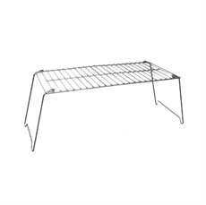 Rektangulær grilloverflate med fire støtteben, enkel og bærbar grillstruktur.