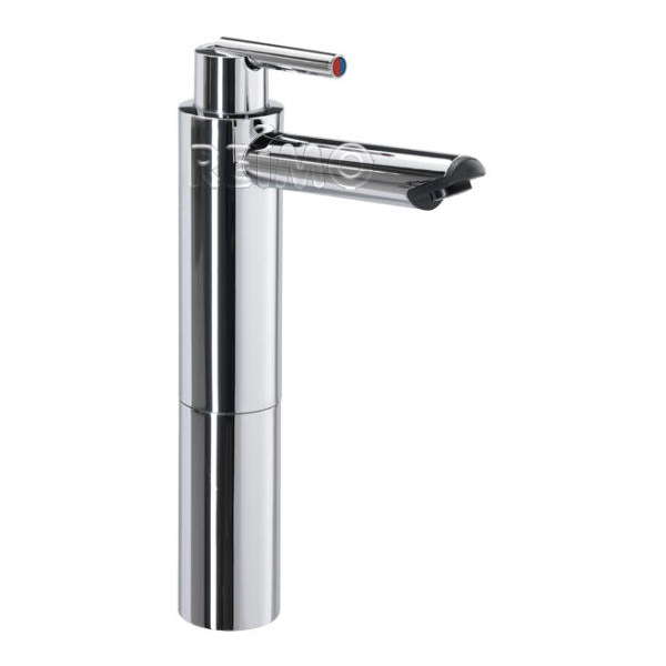 Høy buevannkran med ettgrep og skinnende finish, perfekt for moderne kjøkken.