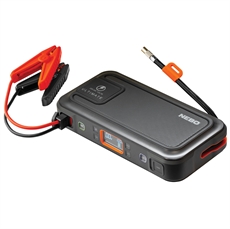 Kompakt NEBO ULTIMATE med startkabler, digitalt display og flere porter, inkl. USB.
