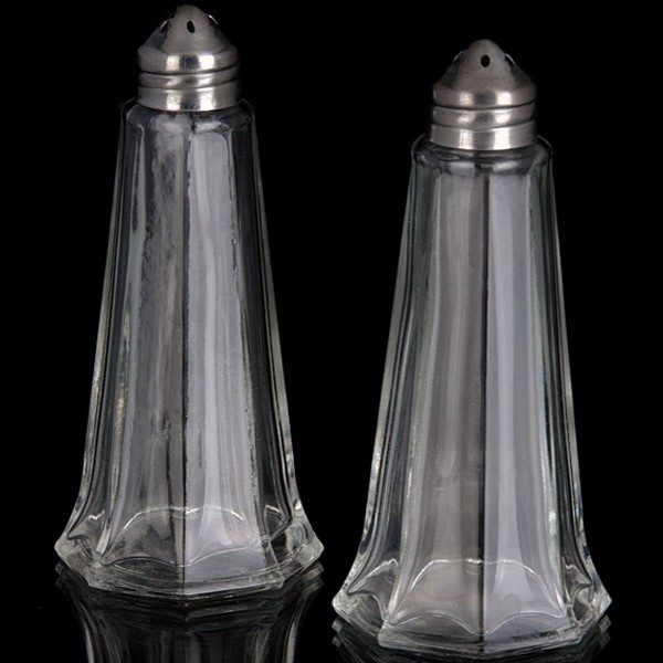 Salt og pepper satt i glass